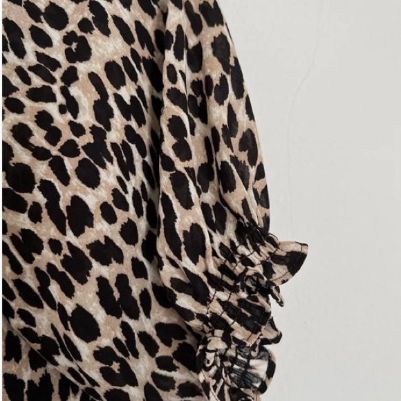 Loft Leopard Print Puff Short Sleeve Sheer Top Size Medium - Picture 3 of 9